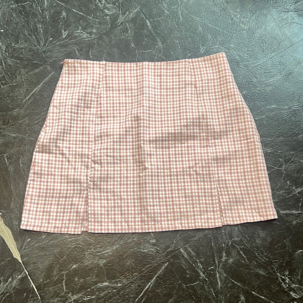 Pink plaid skirt with small slits